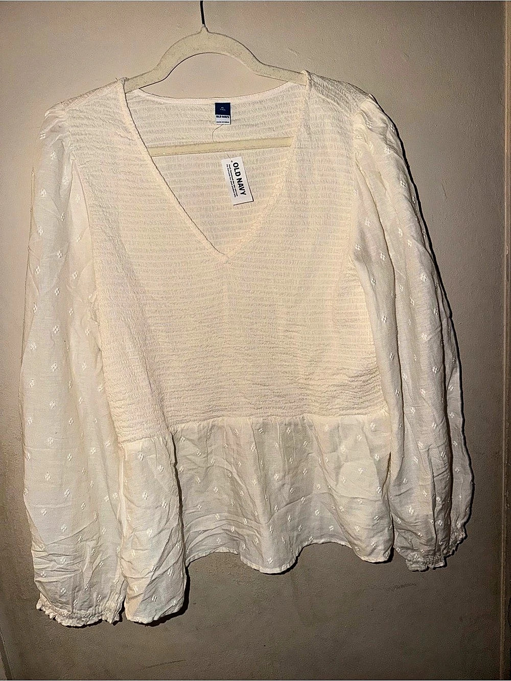 Old Navy Embroidered Sheer Sleeve Blouse in cream Size XL tall NWT